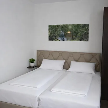 Bayer's Boardinghouse Und 4*